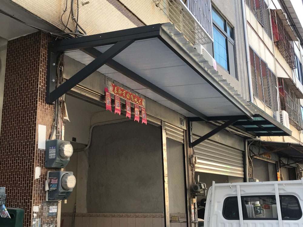 彰化四合一鋼板搭白鐵邊框雨遮